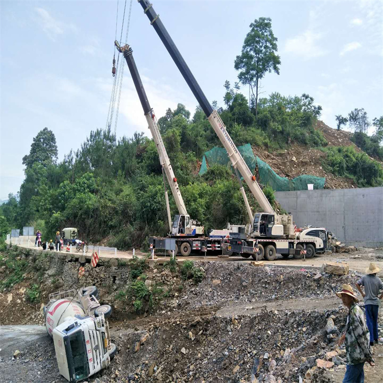 滦县汽车掉沟里叫吊车救援要多少钱