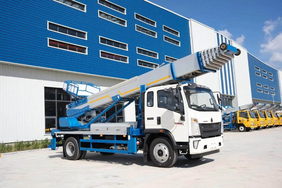 滦县出租云梯车高空作业车 建筑垃圾搬运